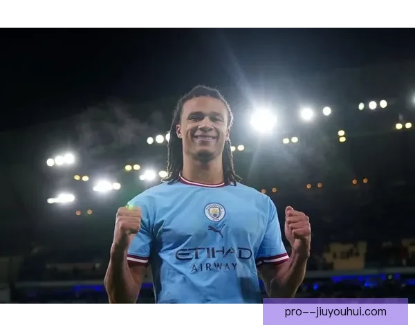 曼城正式宣布续约后卫阿克至2028年 加强防线实力再升级